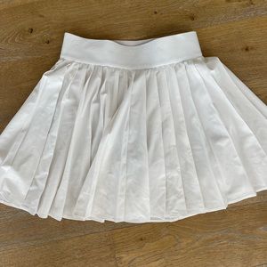 ARITZIA TENNIS SKIRT LIKE NEW